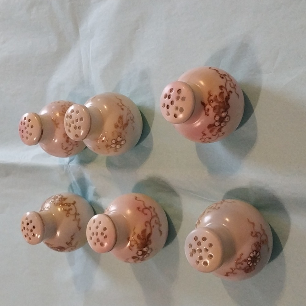 Vintage/antique 🧂salt and pepper shakers